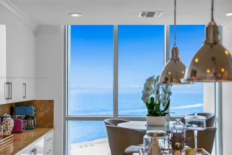 Condo in Miami Beach, Florida, 4 bedrooms  № 1816532 - photo 12