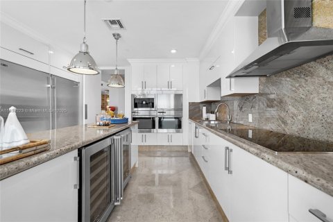 Condo in Miami Beach, Florida, 4 bedrooms  № 1816532 - photo 15