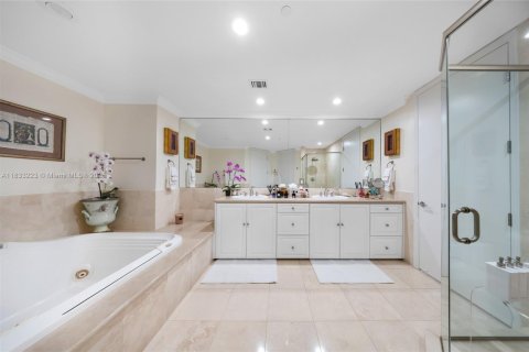 Condo in Miami Beach, Florida, 4 bedrooms  № 1816532 - photo 10