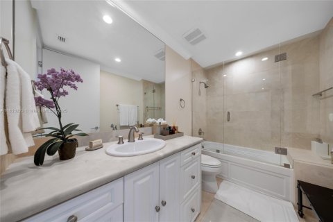 Condo in Miami Beach, Florida, 4 bedrooms  № 1816532 - photo 22