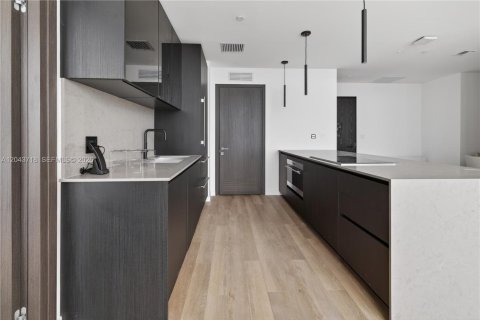 Condo in Miami, Florida, 2 bedrooms  № 2188720 - photo 2