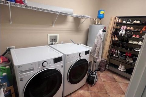Adosado en venta en Orlando, Florida, 3 dormitorios, 231.33 m2 № 2166044 - foto 3