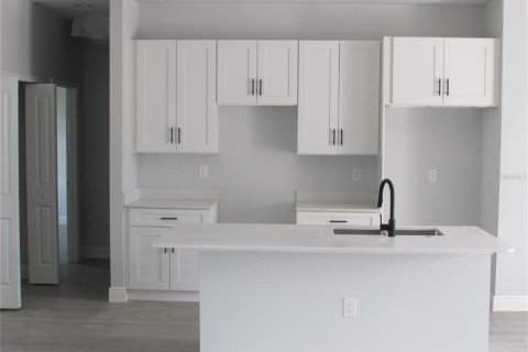 Casa en venta en Port Charlotte, Florida, 4 dormitorios, 151.99 m2 № 2386465 - foto 4