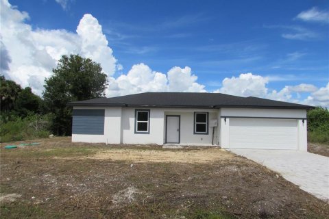 Casa en Port Charlotte, Florida 4 dormitorios, 151.99 m2 № 2386465