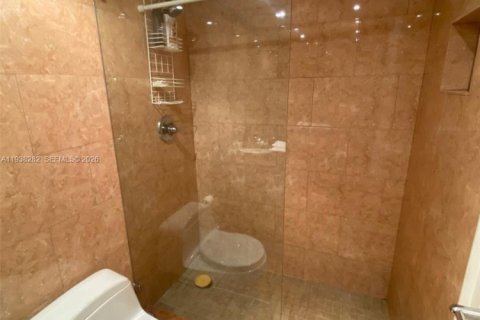 Купить кондоминиум в Санни-Айлс-Бич, Флорида 1 спальня, 67.35м2, № 2054638 - фото 21