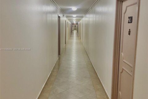 Купить кондоминиум в Санни-Айлс-Бич, Флорида 1 спальня, 67.35м2, № 2054638 - фото 22