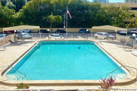 Купить кондоминиум в Санни-Айлс-Бич, Флорида 1 спальня, 67.35м2, № 2054638 - фото 25