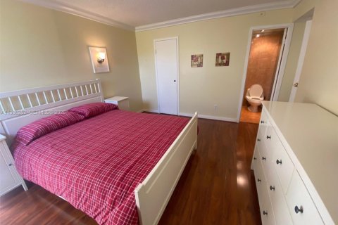 Купить кондоминиум в Санни-Айлс-Бич, Флорида 1 спальня, 67.35м2, № 2054638 - фото 17