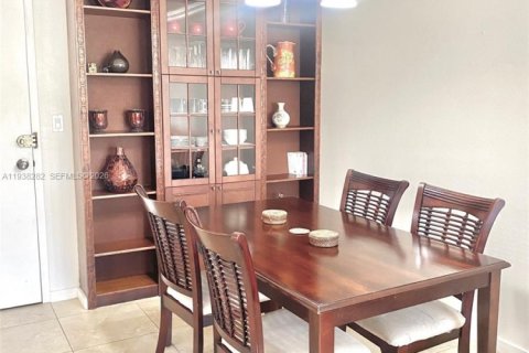 Купить кондоминиум в Санни-Айлс-Бич, Флорида 1 спальня, 67.35м2, № 2054638 - фото 2