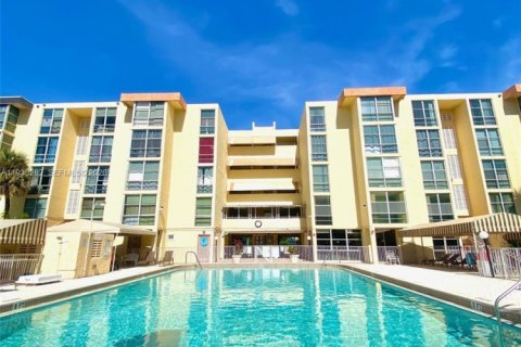 Купить кондоминиум в Санни-Айлс-Бич, Флорида 1 спальня, 67.35м2, № 2054638 - фото 24