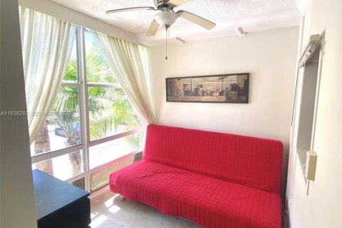 Купить кондоминиум в Санни-Айлс-Бич, Флорида 1 спальня, 67.35м2, № 2054638 - фото 7