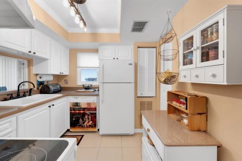 Condo in Saint Petersburg, Florida, 1 bedroom  № 1198310 - photo 14