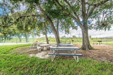 Condo in Saint Petersburg, Florida, 1 bedroom  № 1198310 - photo 6