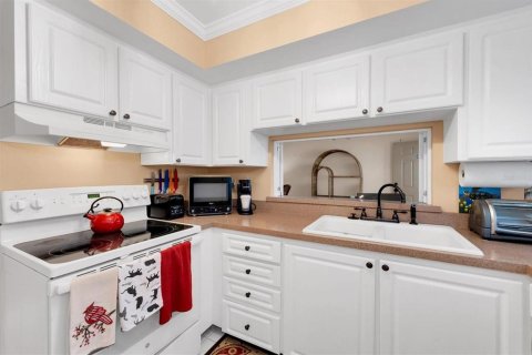 Condo in Saint Petersburg, Florida, 1 bedroom  № 1198310 - photo 13