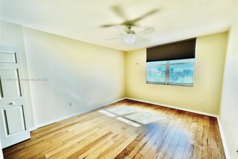 Copropriété à louer à Fort Lauderdale, Floride: 3 chambres, 139.91 m2 № 1956622 - photo 12