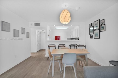 Снять в аренду кондоминиум в Майами-Бич, Флорида 1 спальня, 61.22м2, № 2149245 - фото 29