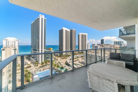 Снять в аренду кондоминиум в Холливуд, Флорида 2 спальни, 99.87м2, № 1958872 - фото 22