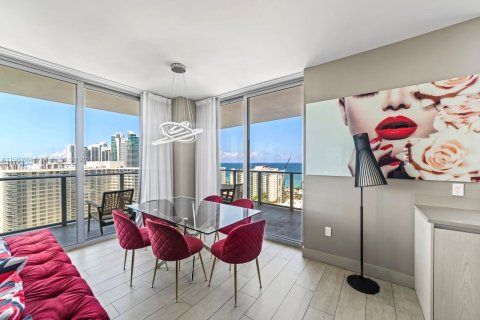 Снять в аренду кондоминиум в Холливуд, Флорида 2 спальни, 99.87м2, № 1958872 - фото 10