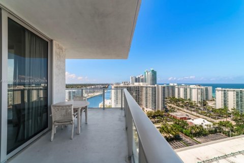 Снять в аренду кондоминиум в Холливуд, Флорида 2 спальни, 99.87м2, № 1958872 - фото 23