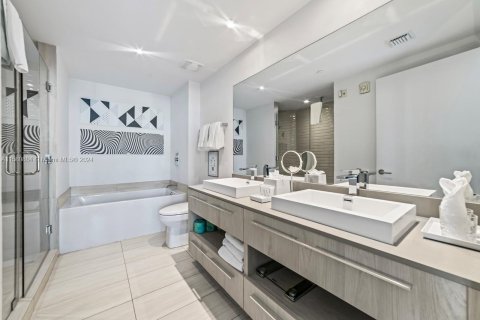 Снять в аренду кондоминиум в Холливуд, Флорида 2 спальни, 99.87м2, № 1958872 - фото 18