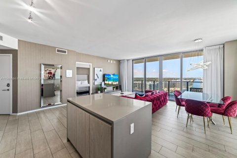 Снять в аренду кондоминиум в Холливуд, Флорида 2 спальни, 99.87м2, № 1958872 - фото 8