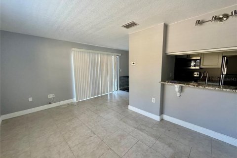 Снять в аренду кондоминиум в Ларго, Флорида 3 комнаты, 61.04м2, № 1879172 - фото 3