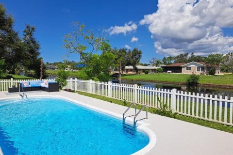 House in Rotonda, Florida 3 bedrooms, 168.99 sq.m. № 2133223 - photo 4