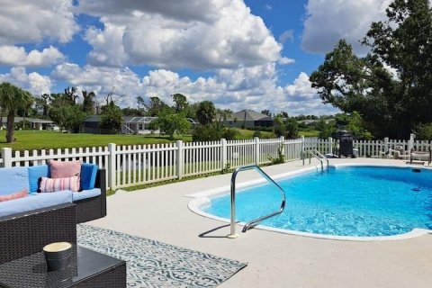 House in Rotonda, Florida 3 bedrooms, 168.99 sq.m. № 2133223 - photo 2
