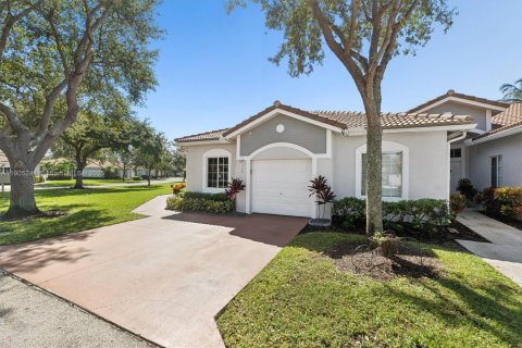 Villa ou maison à vendre à Deerfield Beach, Floride: 3 chambres, 138.89 m2 № 1955940 - photo 4