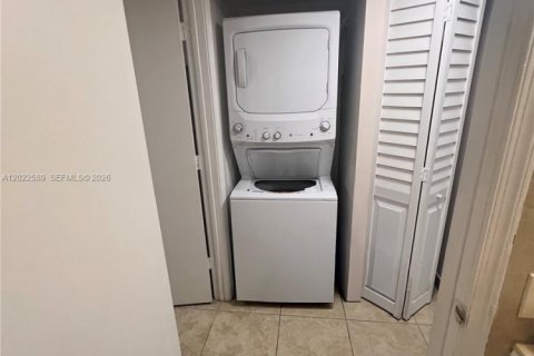 Condominio en venta en Hollywood, Florida, 2 dormitorios, 69.58 m2 № 2154881 - foto 15