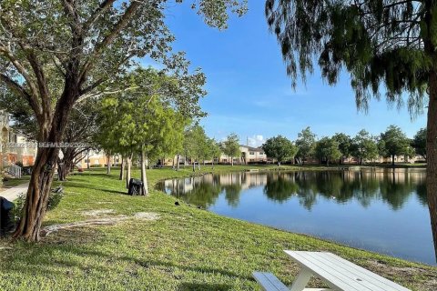 Condominio en venta en Hollywood, Florida, 2 dormitorios, 69.58 m2 № 2154881 - foto 20