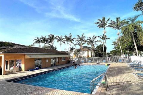 Condominio en venta en Hollywood, Florida, 2 dormitorios, 69.58 m2 № 2154881 - foto 17