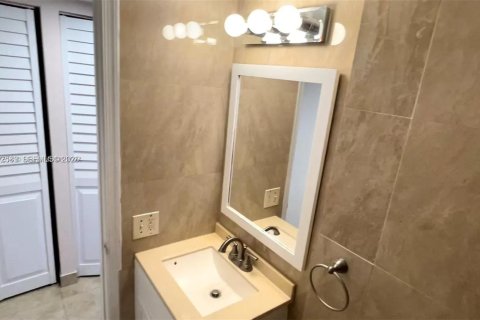 Condominio en venta en Hollywood, Florida, 2 dormitorios, 69.58 m2 № 2154881 - foto 12