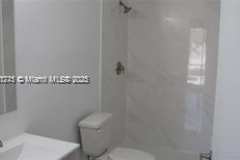 House in Florida City, Florida 5 bedrooms, 176.7 sq.m. № 1858136 - photo 8