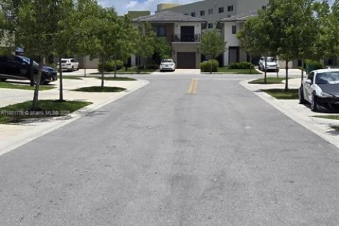 House in Florida City, Florida 5 bedrooms, 176.7 sq.m. № 1858136 - photo 26