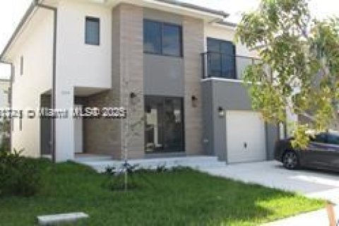 House in Florida City, Florida 5 bedrooms, 176.7 sq.m. № 1858136 - photo 3