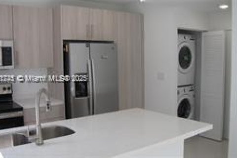House in Florida City, Florida 5 bedrooms, 176.7 sq.m. № 1858136 - photo 14