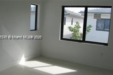 House in Florida City, Florida 5 bedrooms, 176.7 sq.m. № 1858136 - photo 22