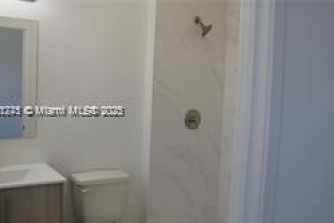 House in Florida City, Florida 5 bedrooms, 176.7 sq.m. № 1858136 - photo 21