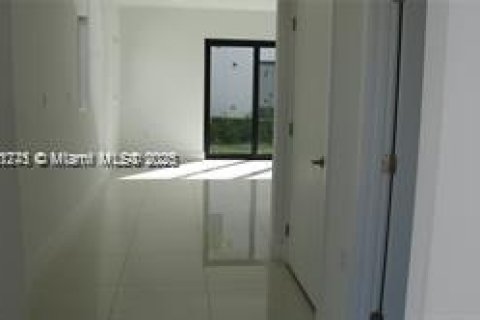 House in Florida City, Florida 5 bedrooms, 176.7 sq.m. № 1858136 - photo 6