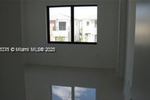 House in Florida City, Florida 5 bedrooms, 176.7 sq.m. № 1858136 - photo 20