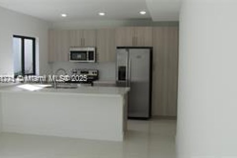 House in Florida City, Florida 5 bedrooms, 176.7 sq.m. № 1858136 - photo 11