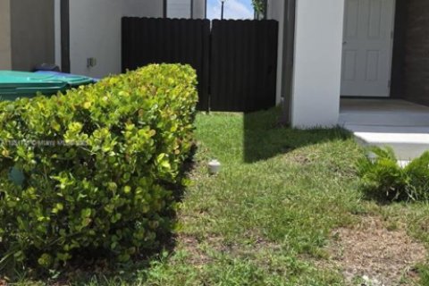 House in Florida City, Florida 5 bedrooms, 176.7 sq.m. № 1858136 - photo 25