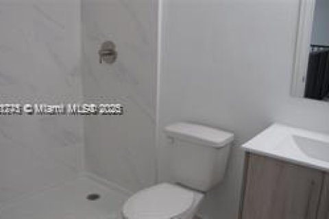 House in Florida City, Florida 5 bedrooms, 176.7 sq.m. № 1858136 - photo 16