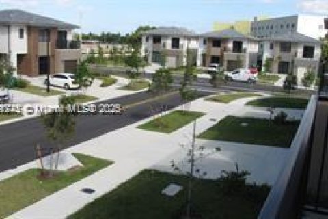 House in Florida City, Florida 5 bedrooms, 176.7 sq.m. № 1858136 - photo 5