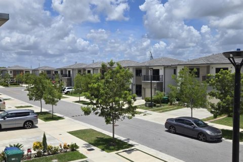 House in Florida City, Florida 5 bedrooms, 176.7 sq.m. № 1858136 - photo 28