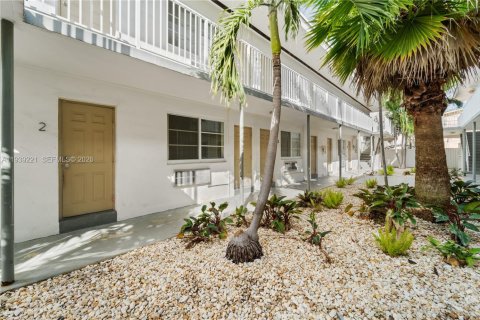 Снять в аренду виллу или дом в Майами-Бич, Флорида 1 спальня, 65.03м2, № 2000031 - фото 2