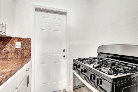 Снять в аренду виллу или дом в Майами-Бич, Флорида 1 спальня, 65.03м2, № 2000031 - фото 4