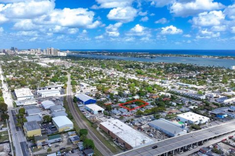 Commercial property in West Palm Beach, Florida 146.6 sq.m. № 2171912 - photo 7