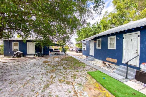 Commercial property in West Palm Beach, Florida 146.6 sq.m. № 2171912 - photo 2